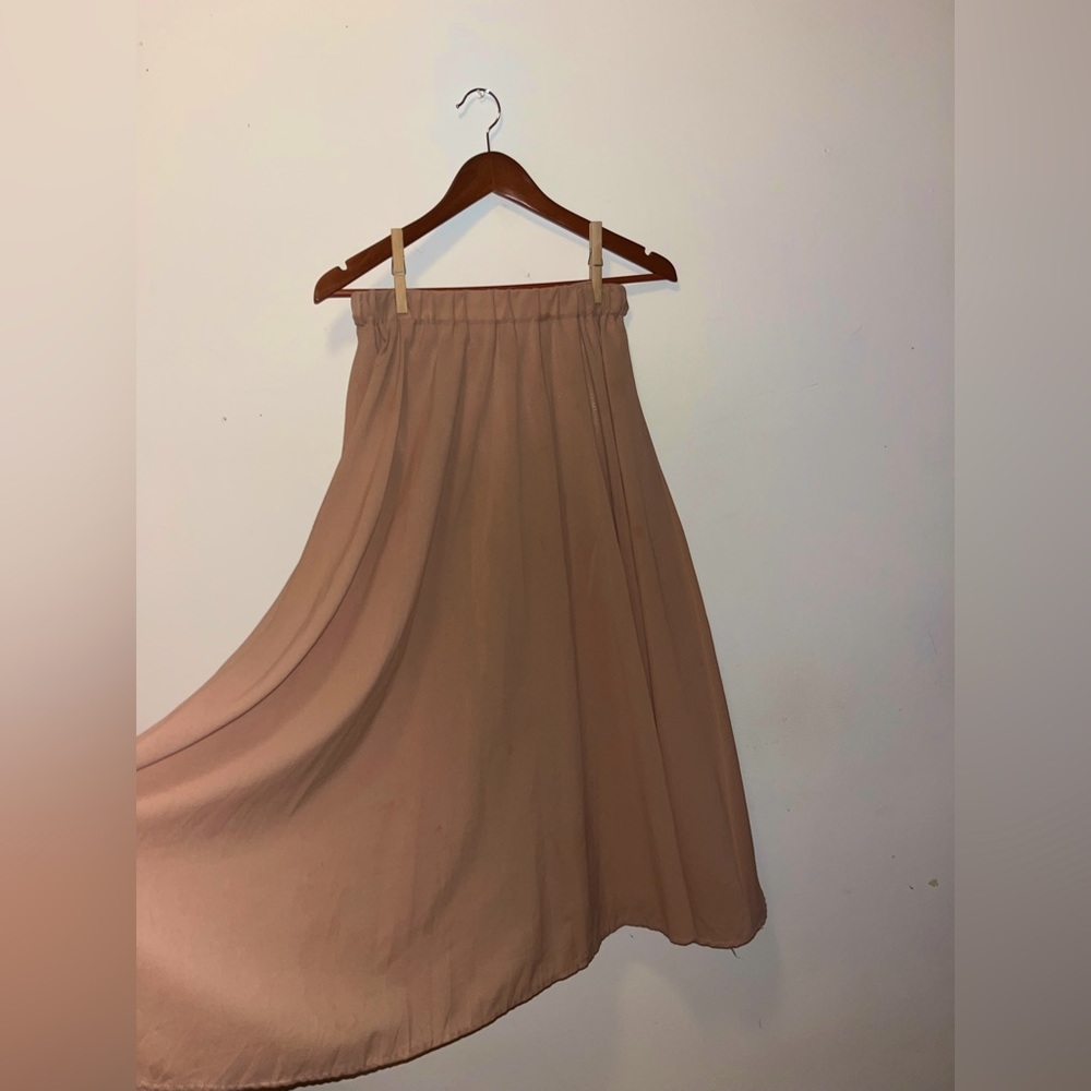 Mid-length flowy skirt